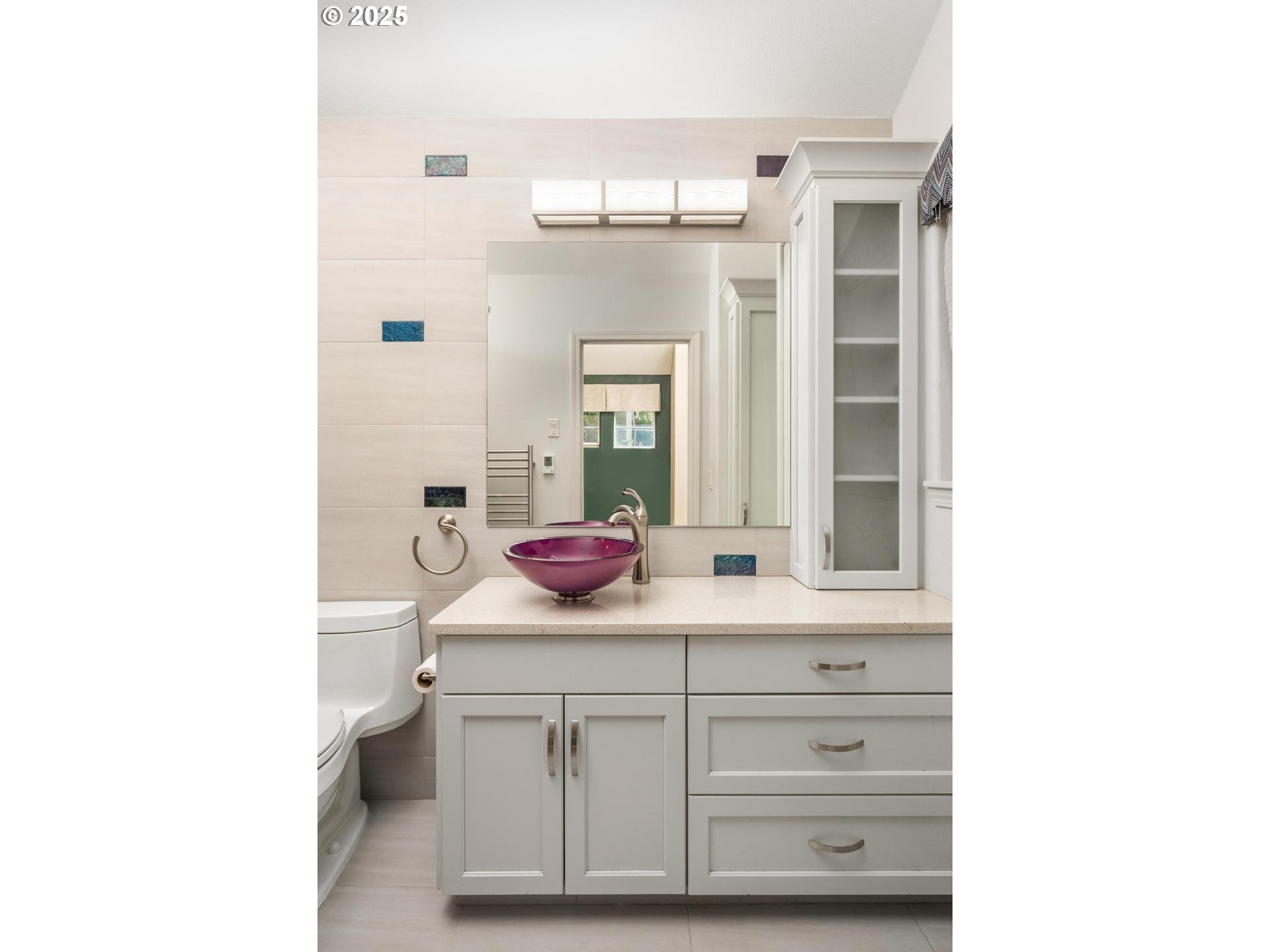 3531 South Kelly Avenue Portland, OR 97239 - Photo 25 of 40 Owner's Suite Bathroom