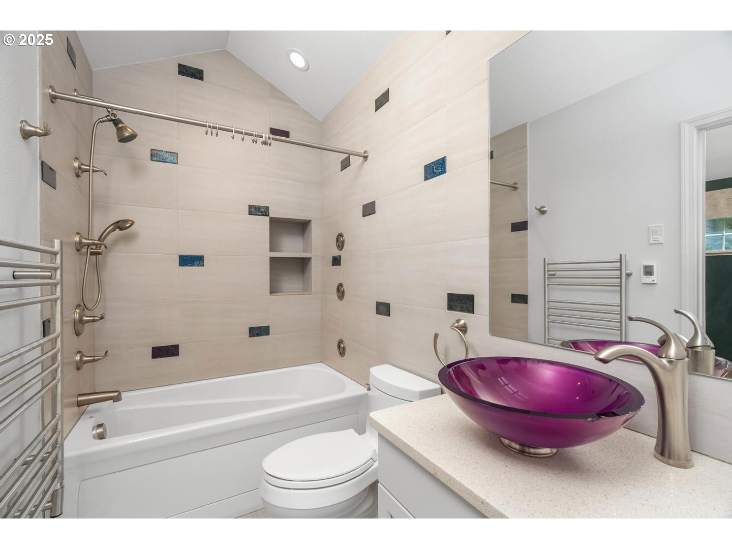 3531 South Kelly Avenue Portland, OR 97239 - Photo 26 of 40 Owner's Suite Bathroom