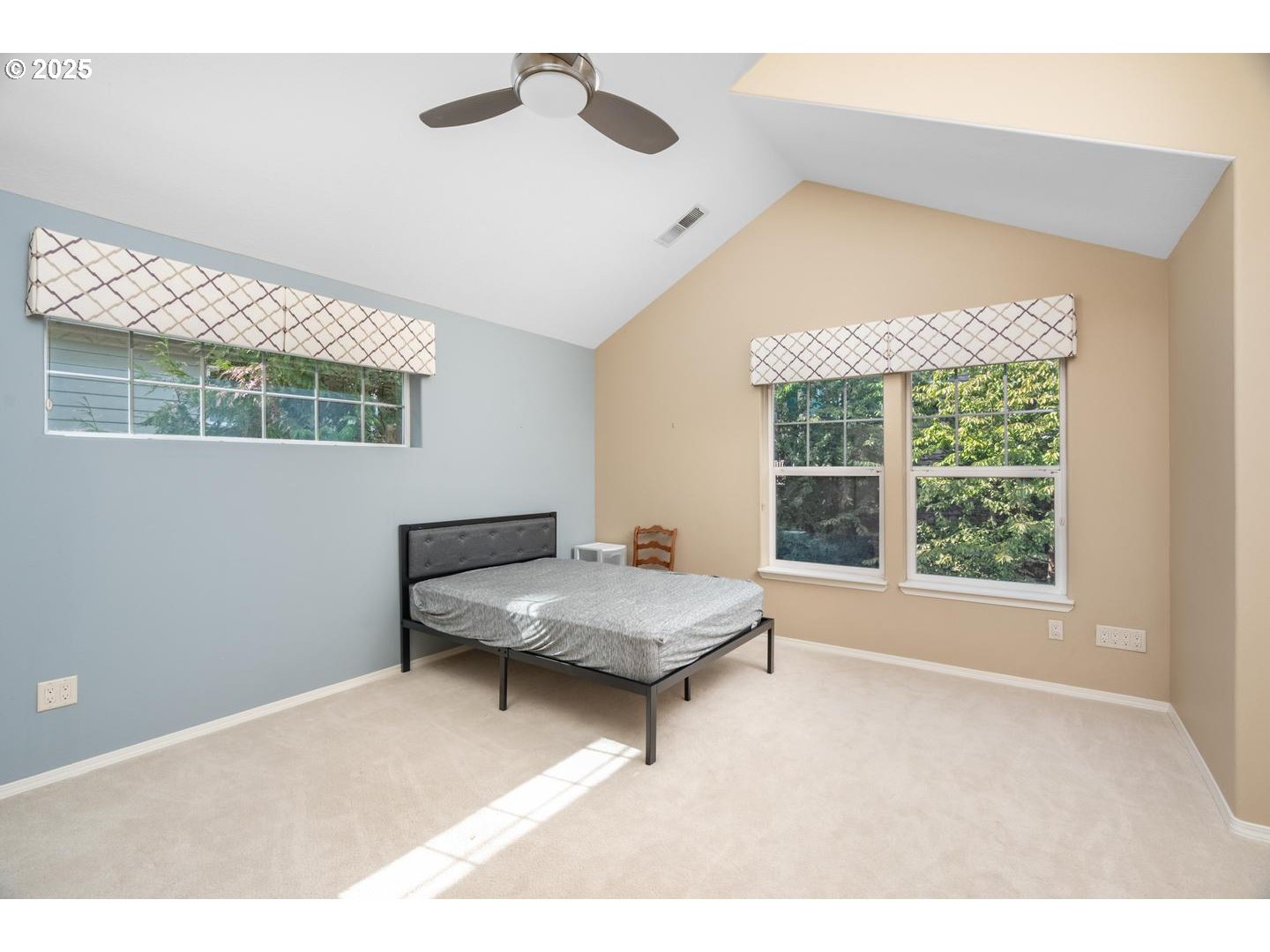 3531 South Kelly Avenue Portland, OR 97239 - Photo 28 of 40 Bedroom