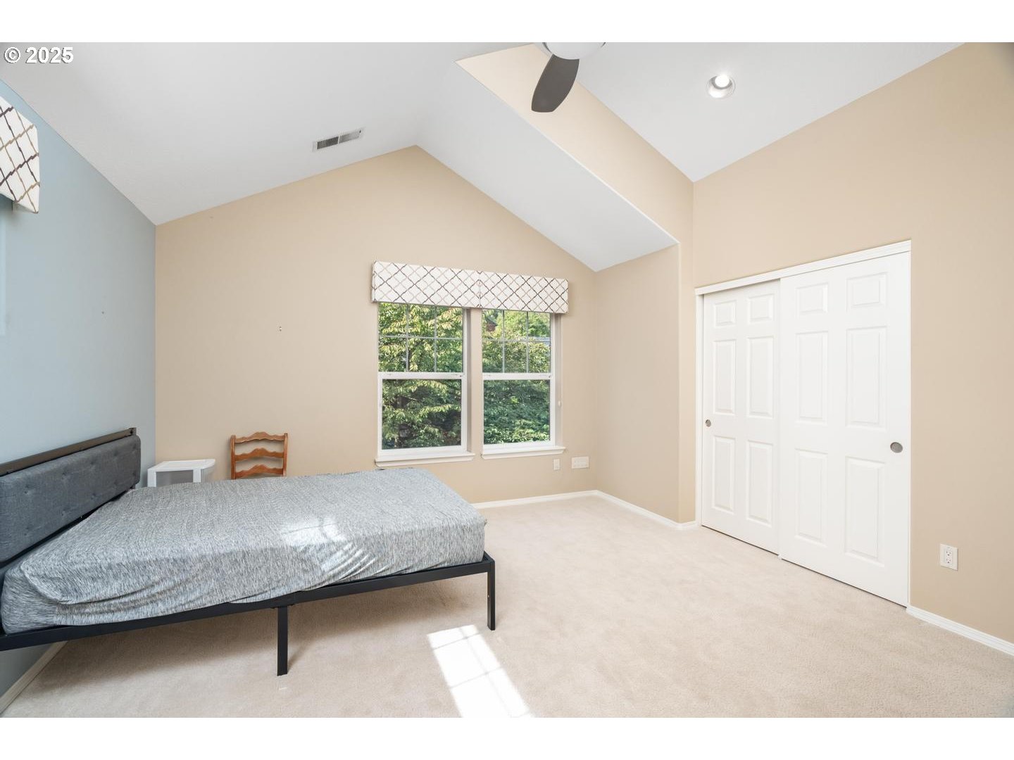 3531 South Kelly Avenue Portland, OR 97239 - Photo 29 of 40 Bedroom