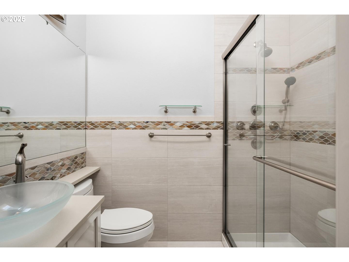 3531 South Kelly Avenue Portland, OR 97239 - Photo 32 of 40 Attached Bathroom #1