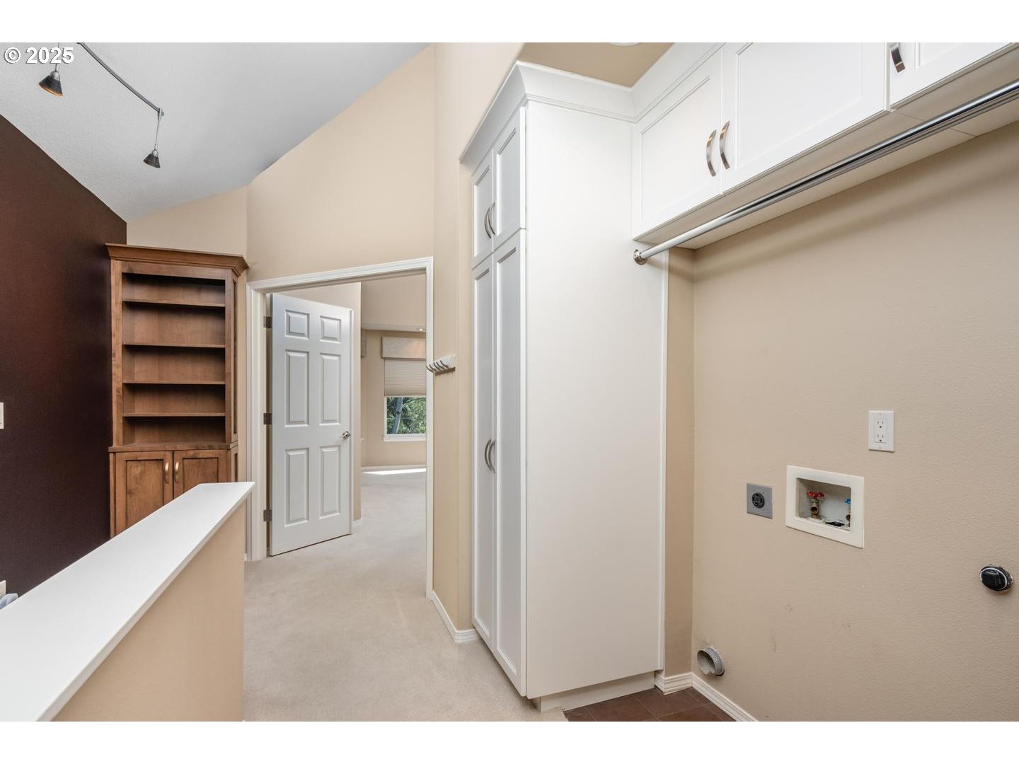 3531 South Kelly Avenue Portland, OR 97239 - Photo 33 of 40 Laundry