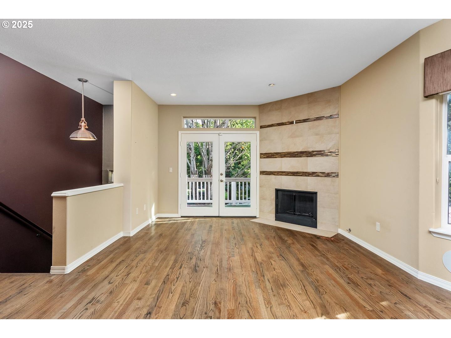 3531 South Kelly Avenue Portland, OR 97239 - Photo 6 of 40 Living Room