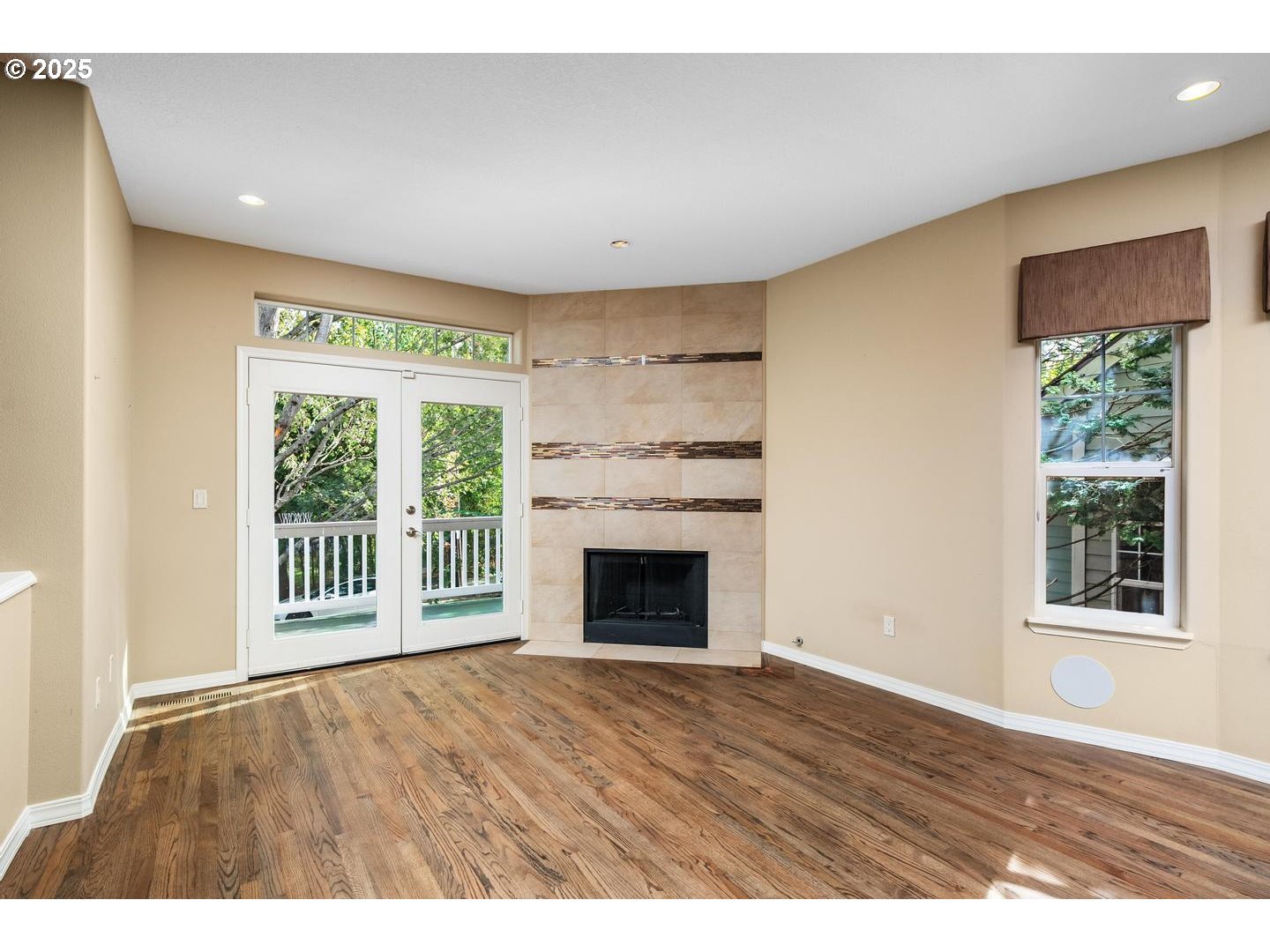 3531 South Kelly Avenue Portland, OR 97239 - Photo 7 of 40 Living Room