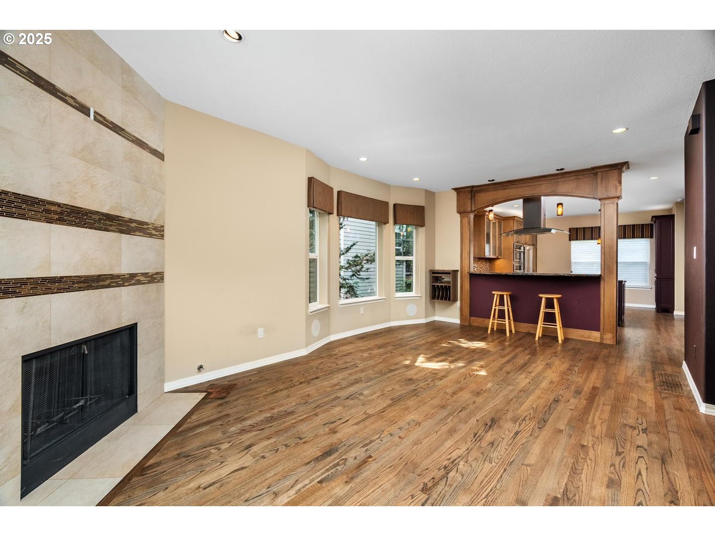 3531 South Kelly Avenue Portland, OR 97239 - Photo 8 of 40 Living Room