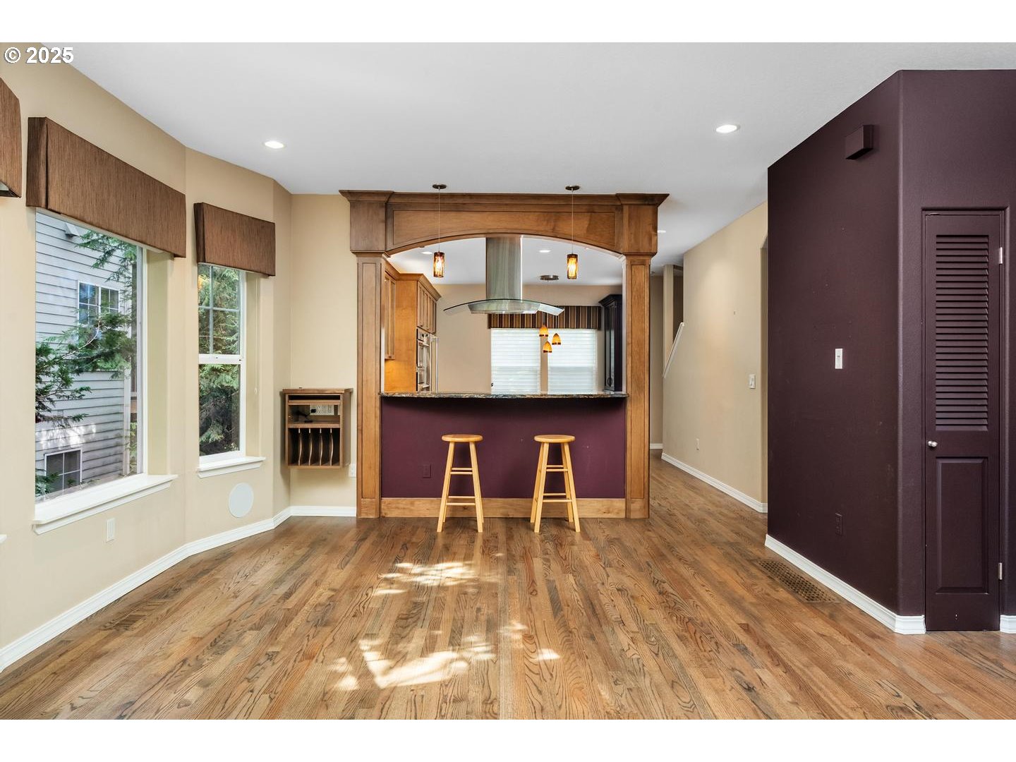 3531 South Kelly Avenue Portland, OR 97239 - Photo 9 of 40 Living Room