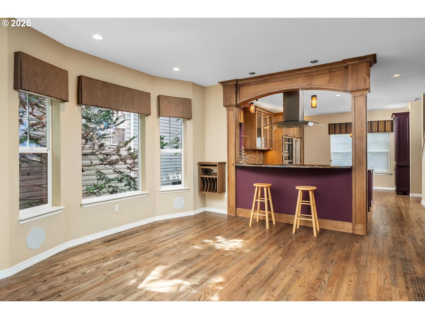 3531 South Kelly Avenue Portland, OR 97239 - Photo 10 of 40 Living Room