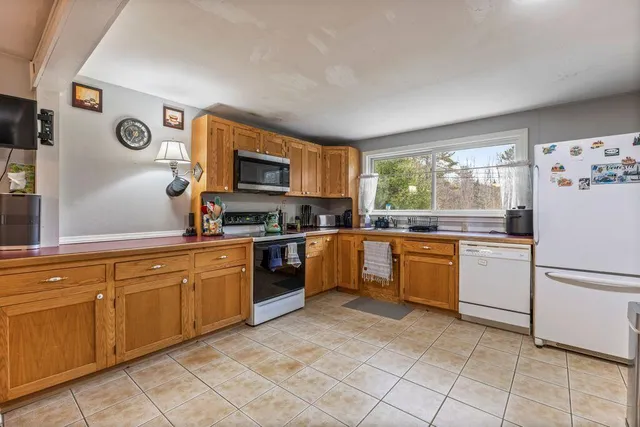 $699,000 | 32 Grant Road, Freeport, ME 04032