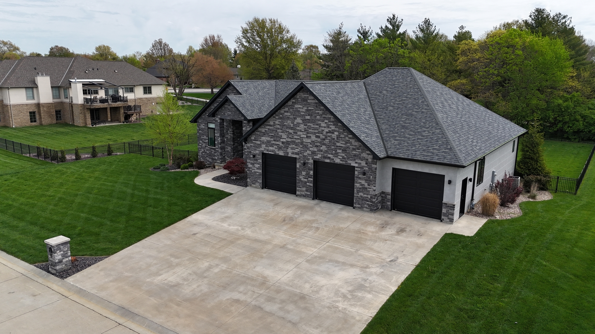 4432 Bryant Drive Quincy, IL 62305 - Photo 4 of 30 a aerial view of a house with yard and entertaining space
