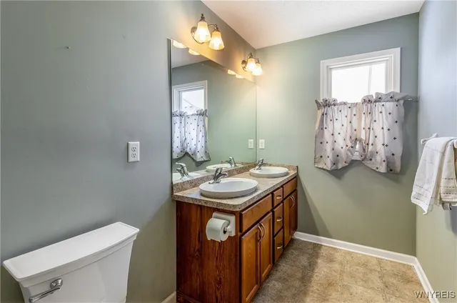 $475,000 | 14 Wetherby Way, Lancaster, NY 14086