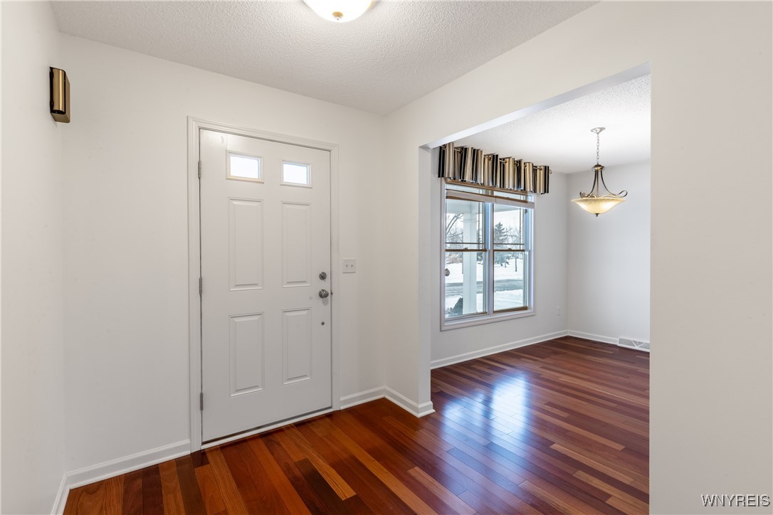 14 Wetherby Way Lancaster, NY 14086 - Photo 3 of 44