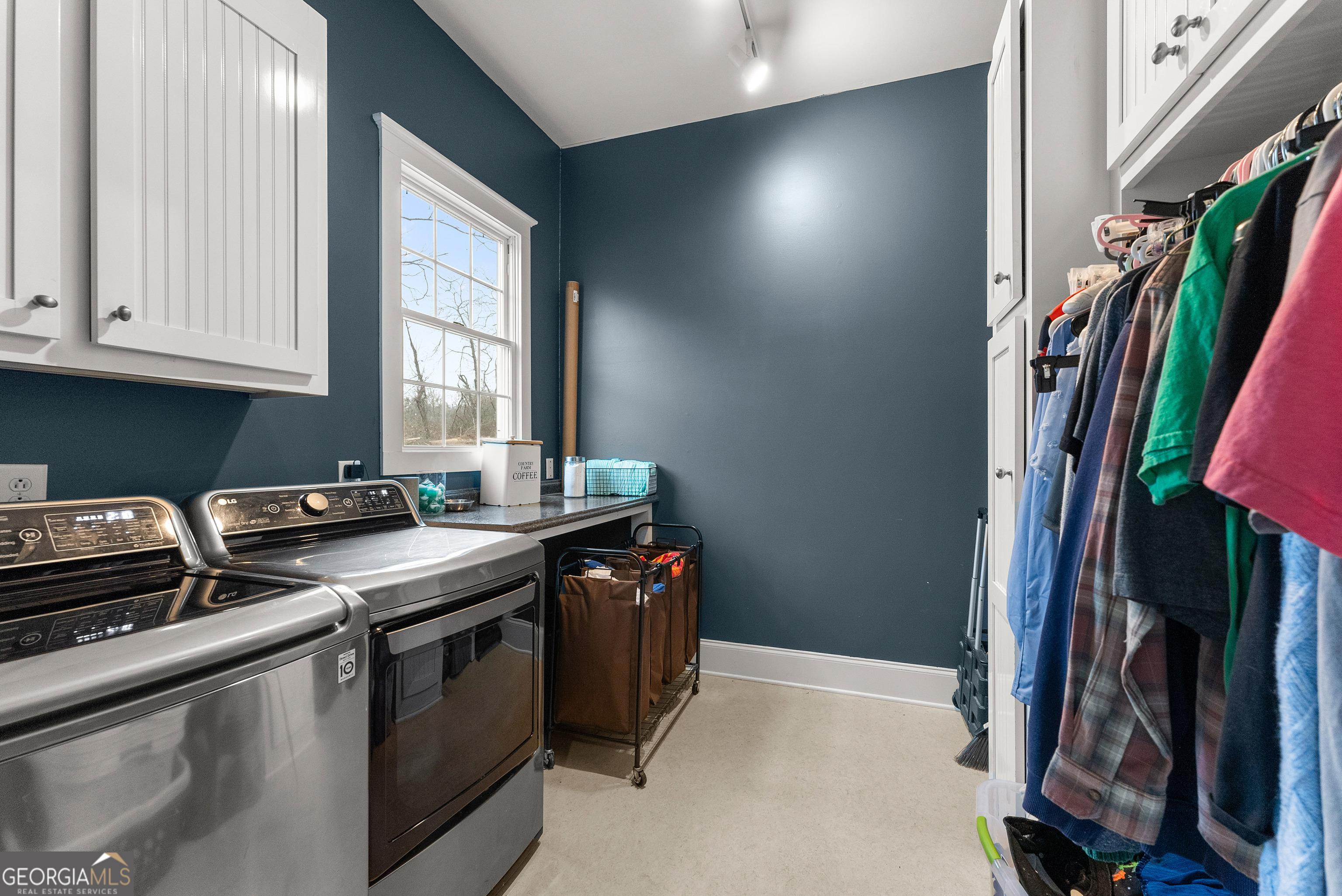 1295 Wall Bridge Loop Clarkesville, GA 30523 - Photo 29 of 76 a room with stainless steel appliances granite countertop a stove and a refrigerator