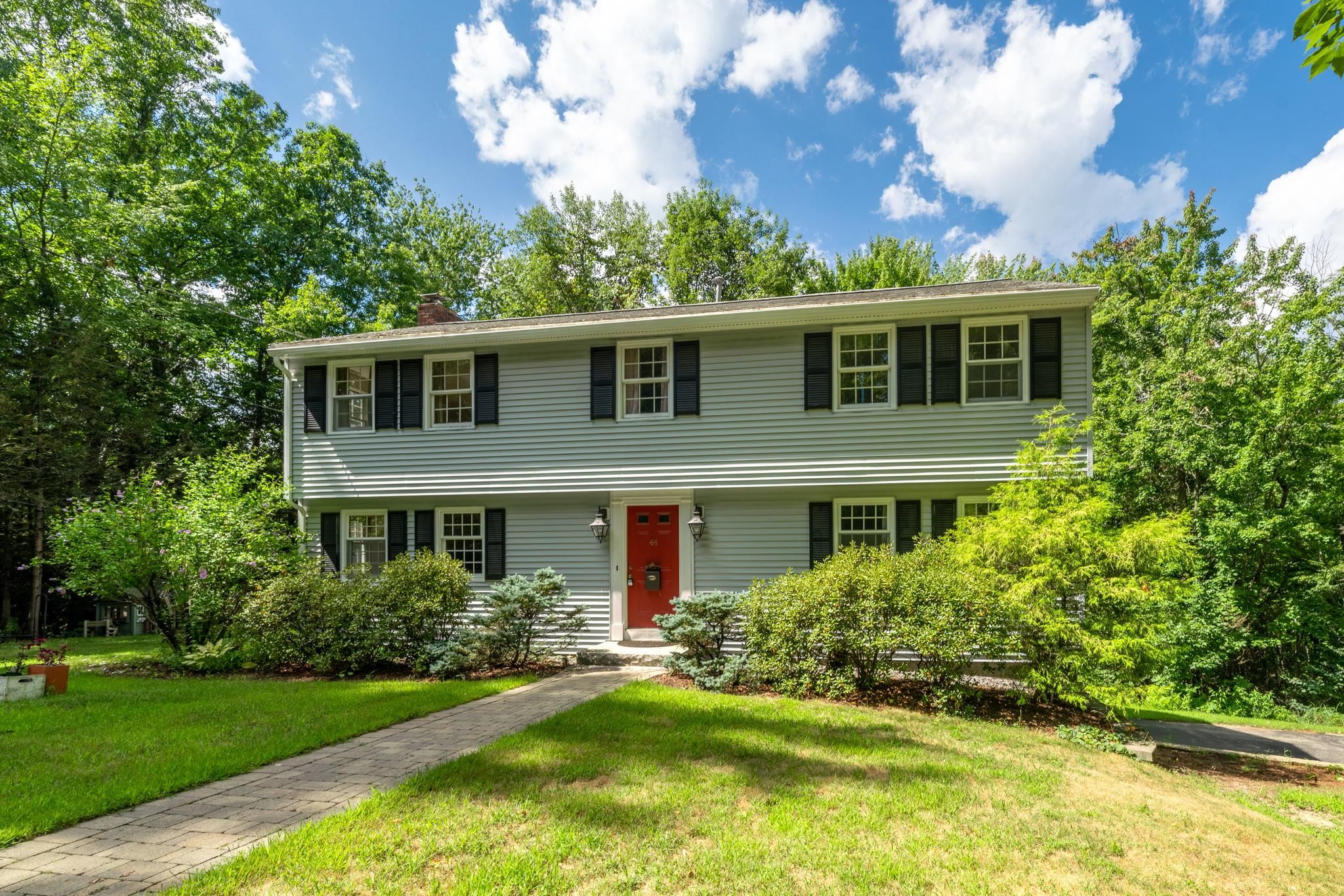 44 Old Manchester Road Amherst, NH 03031 - Photo 1 of 39