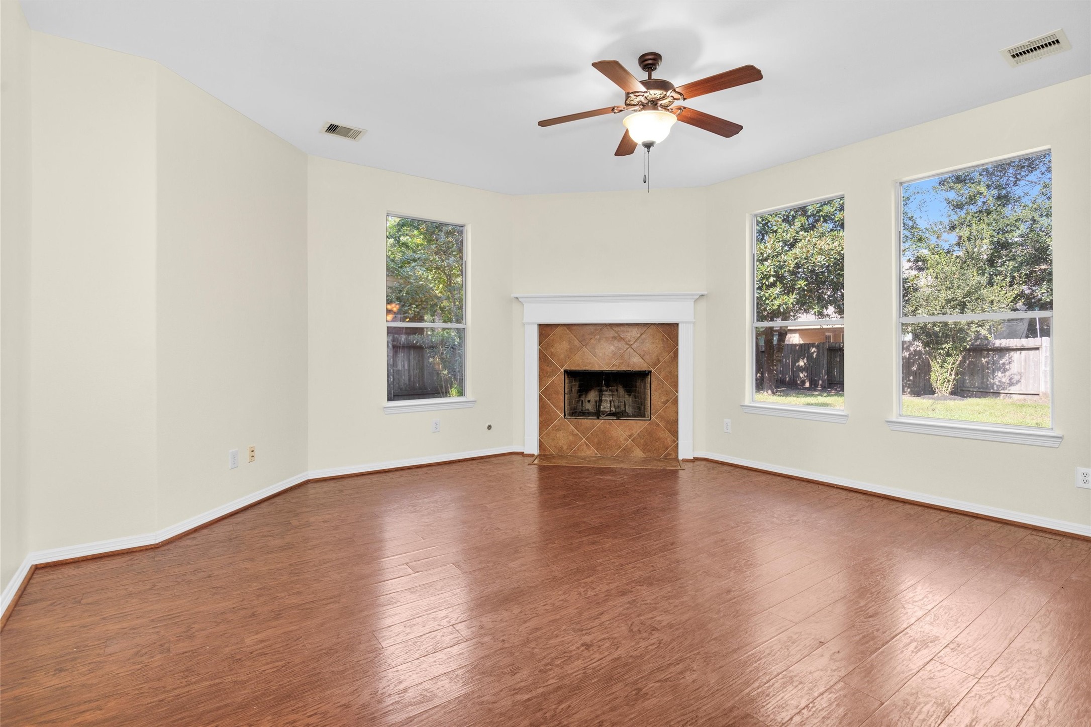 2 Lulach Circle Conroe, TX 77301 - Photo 13 of 30 Gallery Image 13