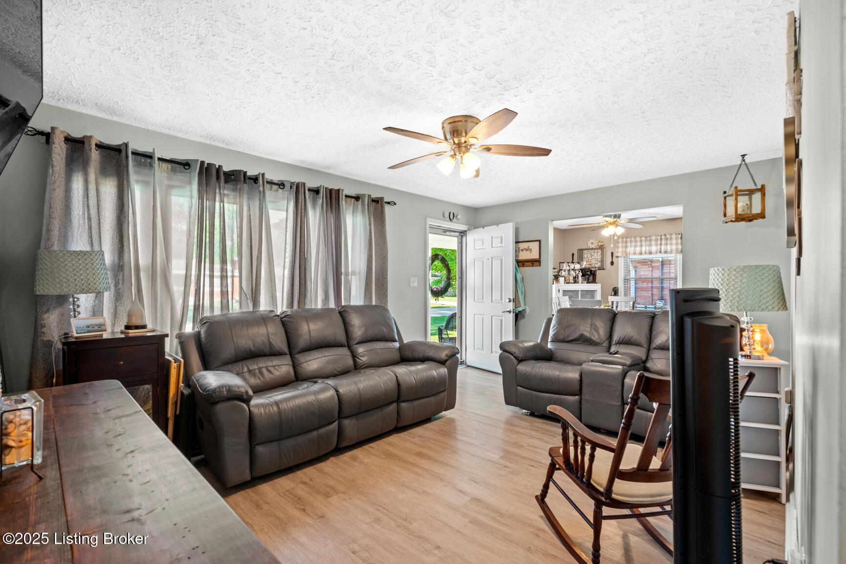 8009 Bluebonnet Road Louisville, KY 40258 - Photo 4 of 41 DSC00058