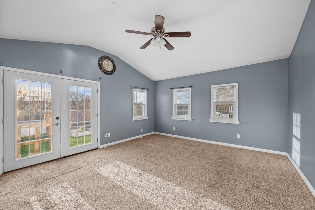 1500 9th Street Northwest Clinton, IA 52732 - Photo 18 of 28 a view of an empty room with a window