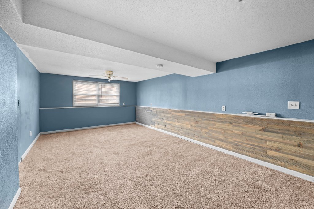 1500 9th Street Northwest Clinton, IA 52732 - Photo 20 of 28 a view of an empty room with a window