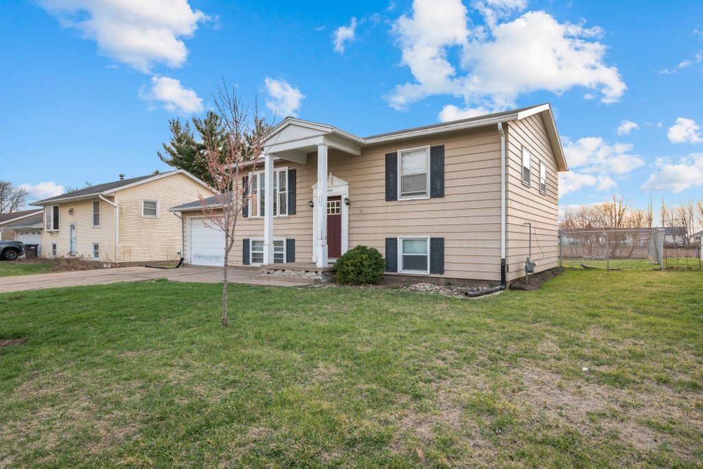 1500 9th Street Northwest Clinton, IA 52732 - Photo 2 of 28 a view of a house with a backyard