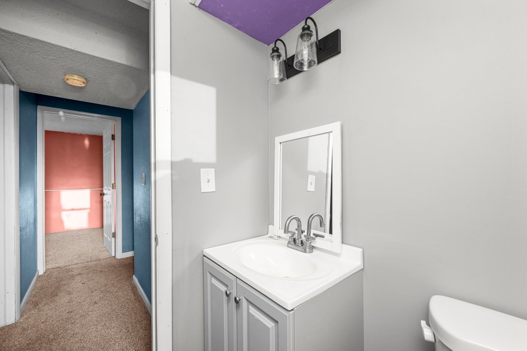 1500 9th Street Northwest Clinton, IA 52732 - Photo 24 of 28 a bathroom with a sink a toilet and mirror
