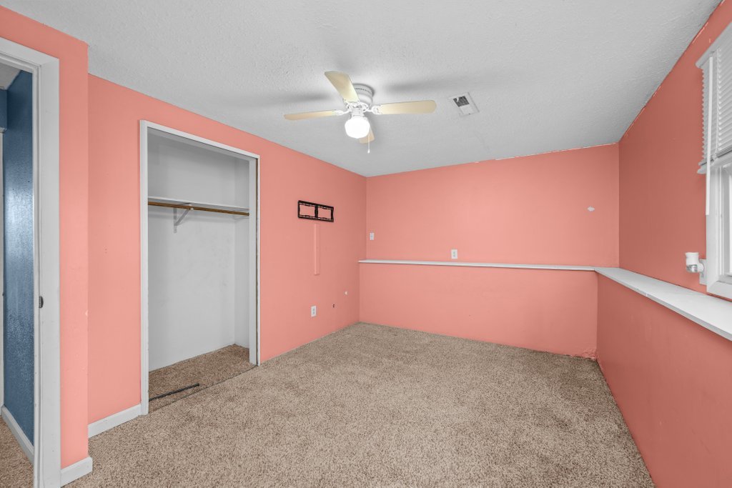1500 9th Street Northwest Clinton, IA 52732 - Photo 25 of 28 an empty room with closet and fan