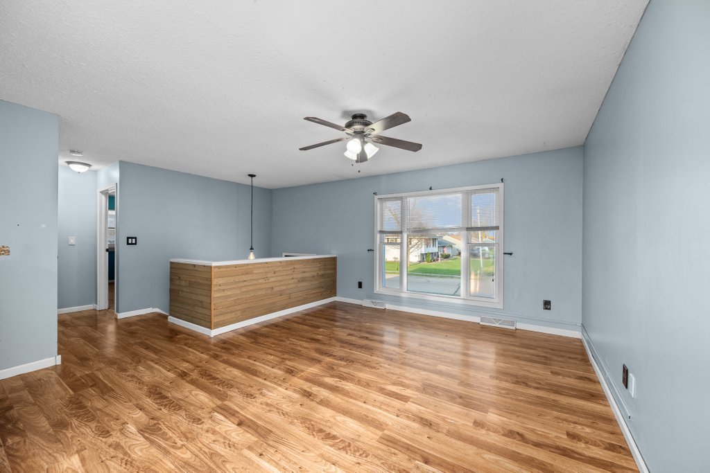1500 9th Street Northwest Clinton, IA 52732 - Photo 6 of 28 a view of an empty room with a window