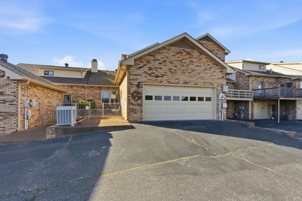 $279,000 | 1818 Memorial Drive, Unit 18, Clarksville, TN 37043