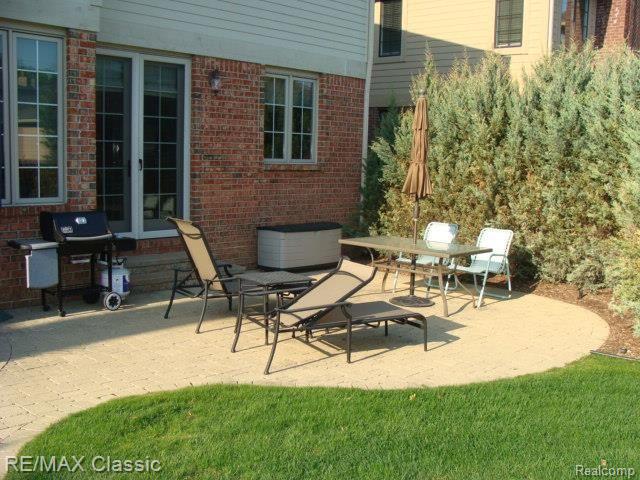 324 Woodward Avenue Rochester, MI 48307 - Photo 4 of 27 324 Woodward 005.jpg
