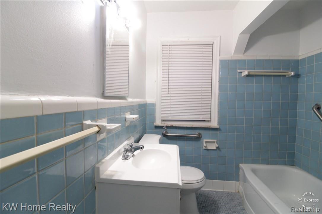 17687 Huntington Road Detroit, MI 48219 - Photo 17 of 17 HUNTINGTON 20.jpeg