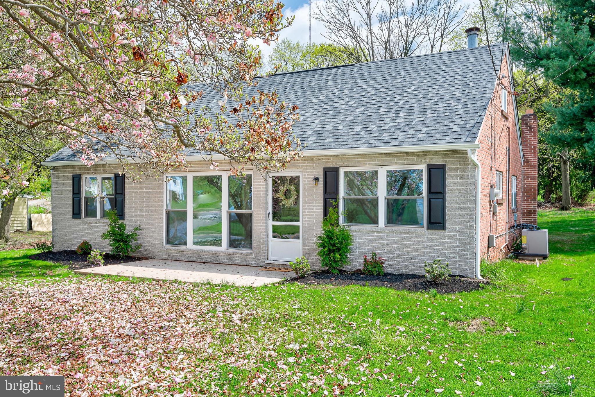 1762 Druck Valley Road York, PA 17406 - Photo 3 of 25 Gallery Image 3