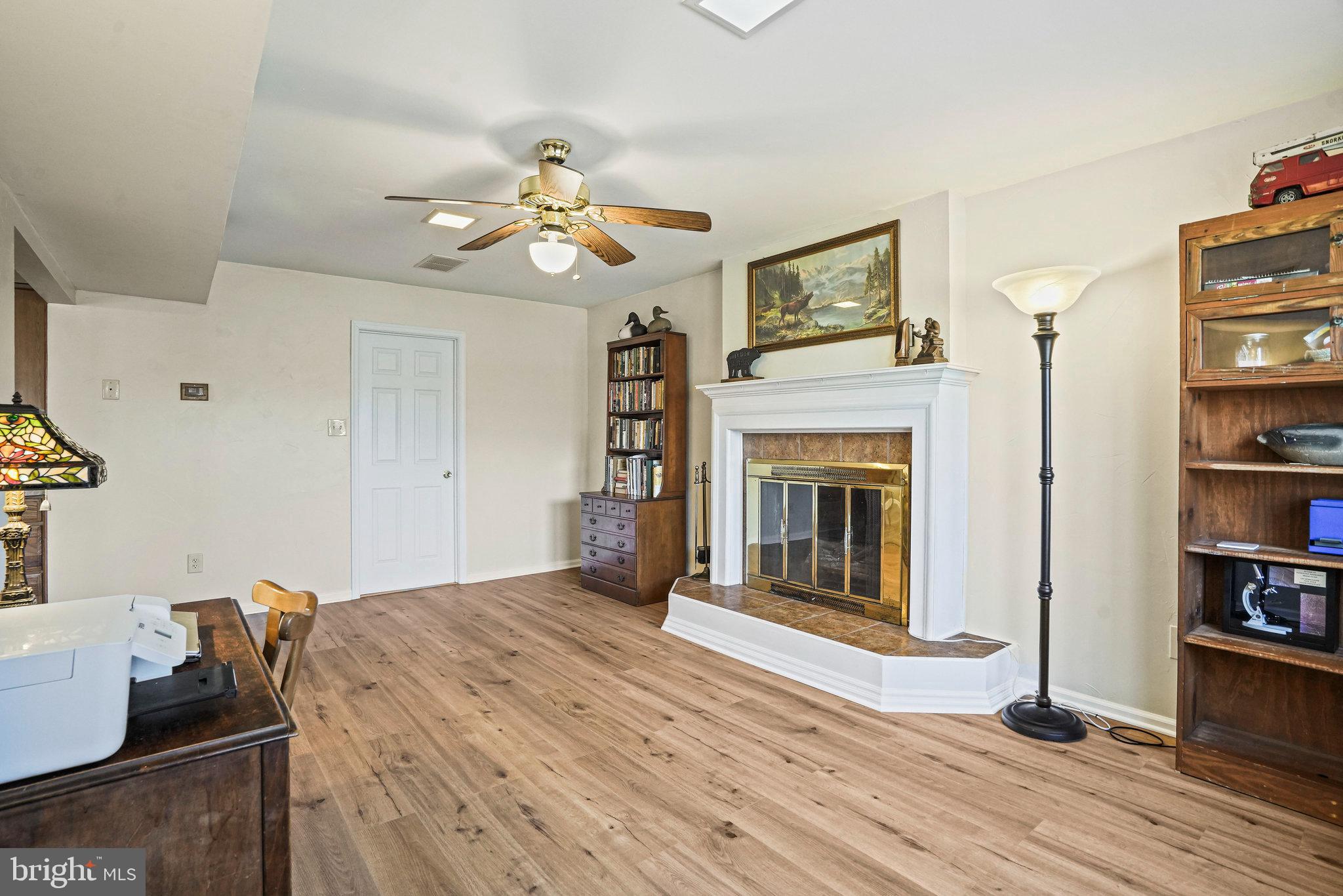 11424 Rambling Road Gaithersburg, MD 20879 - Photo 3 of 24 Gallery Image 3
