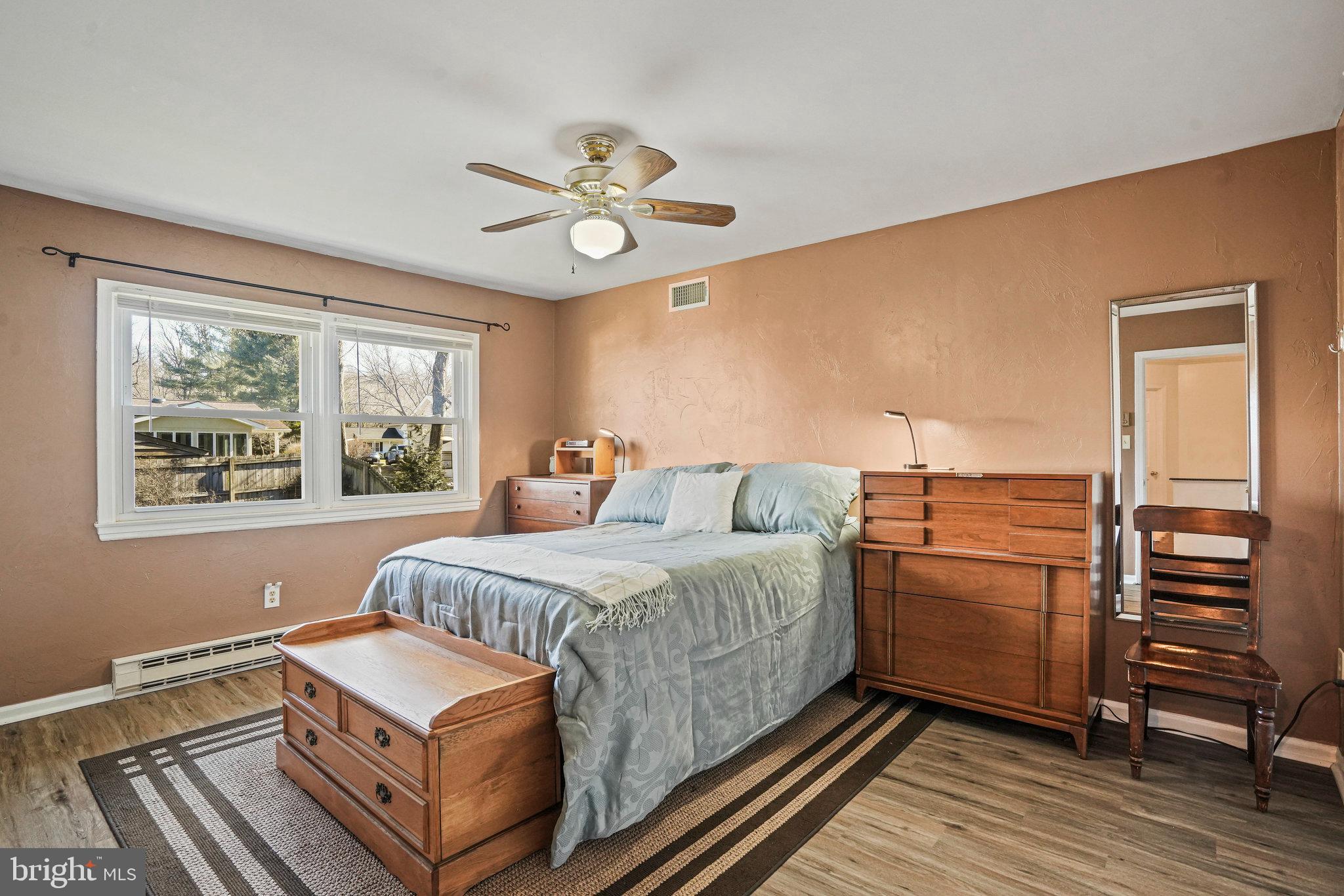 11424 Rambling Road Gaithersburg, MD 20879 - Photo 4 of 24 Gallery Image 4