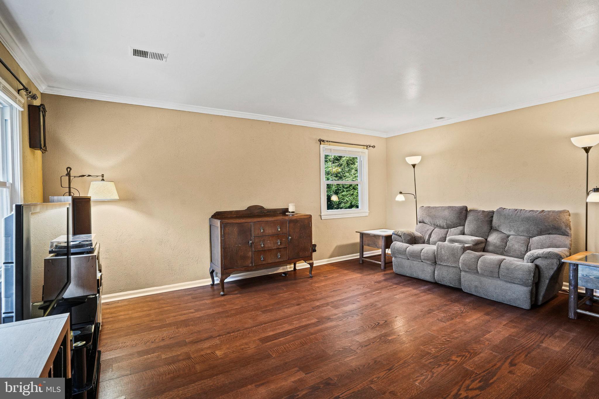 11424 Rambling Road Gaithersburg, MD 20879 - Photo 6 of 24 Gallery Image 6