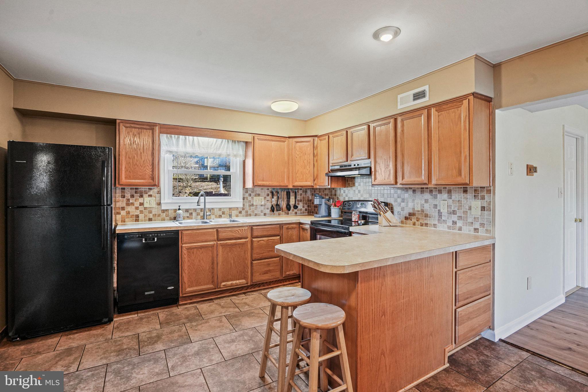 11424 Rambling Road Gaithersburg, MD 20879 - Photo 8 of 24 Gallery Image 8