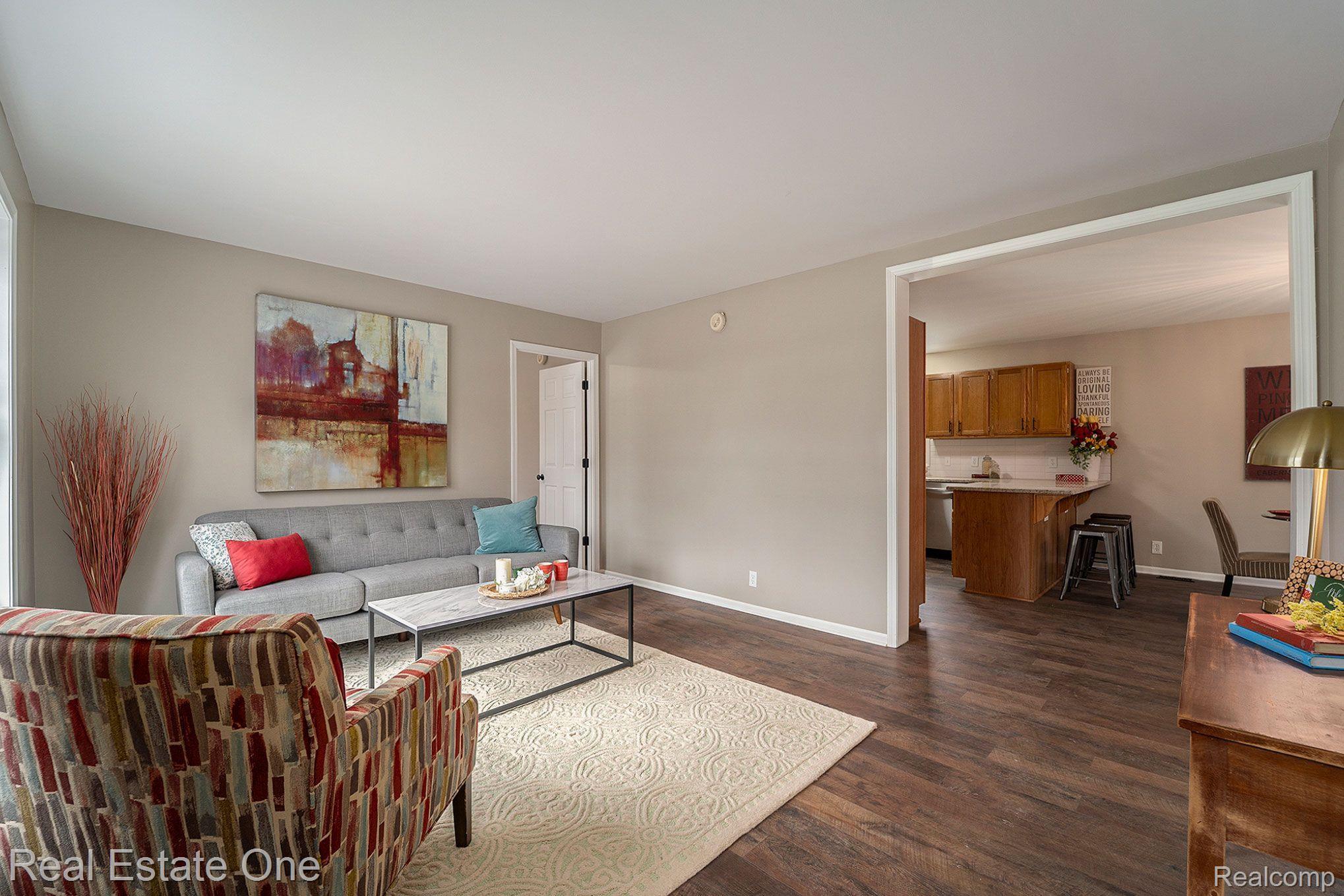 4240 East Commerce Road Commerce Township, MI 48382 - Photo 3 of 27 Living Room