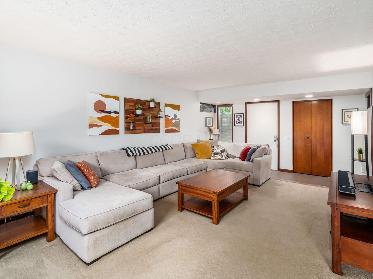 8989 Concord Road Powell, OH 43065 - Photo 25 of 43 Living room