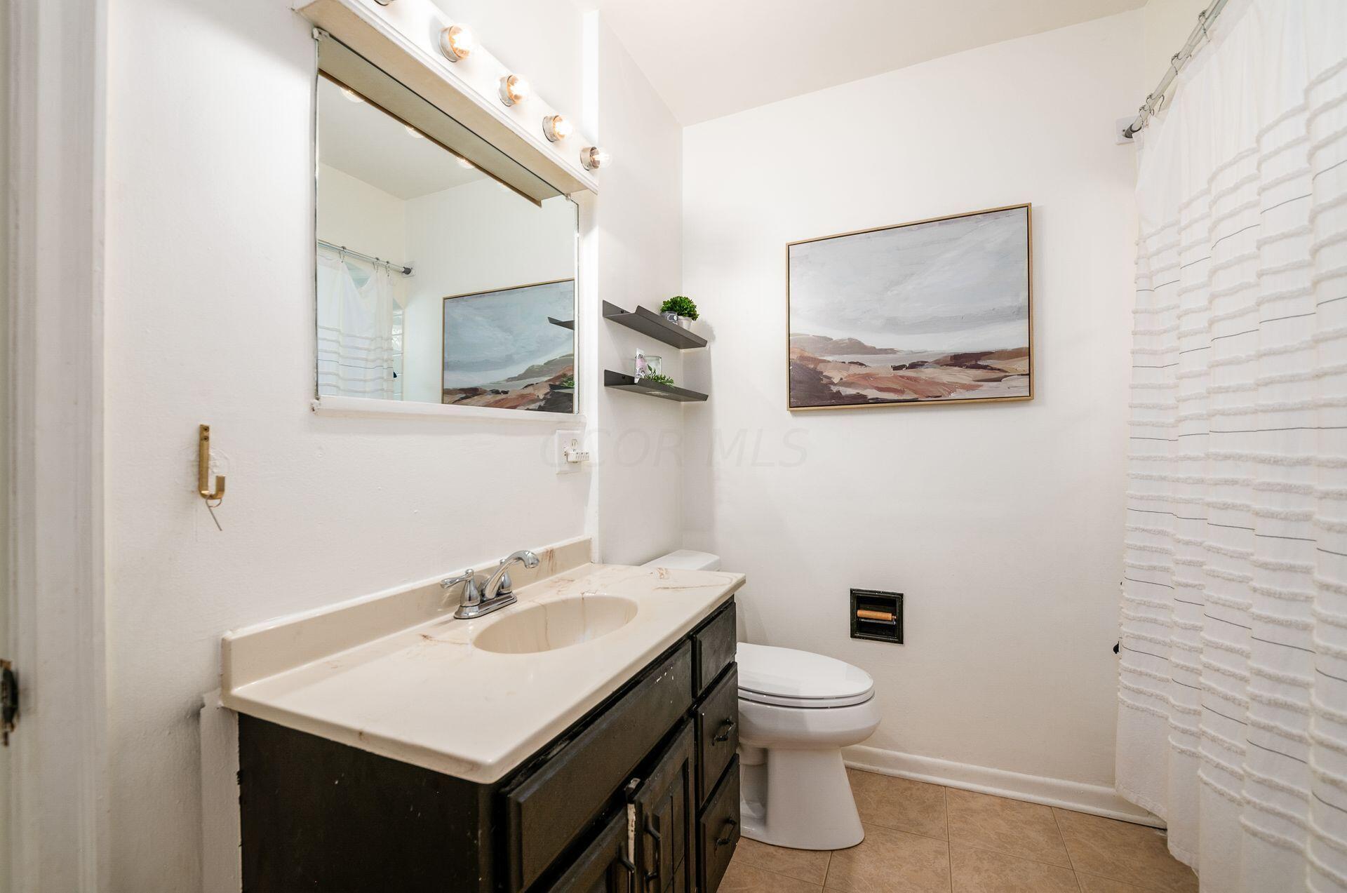 276 East Beaumont Road Columbus, OH 43214 - Photo 22 of 38 First Floor Full Bath