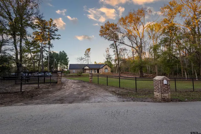 a view of street with entertaining space