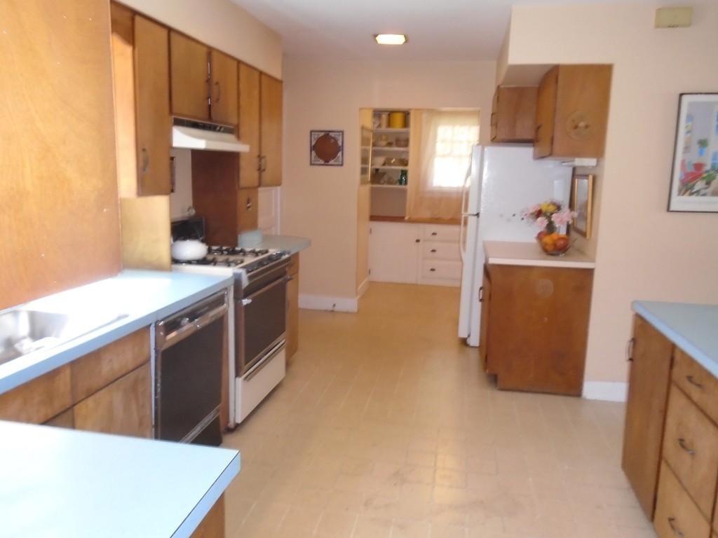 61 Maple Street Middleton, MA 01949 - Photo 9 of 20 Gallery Image 9
