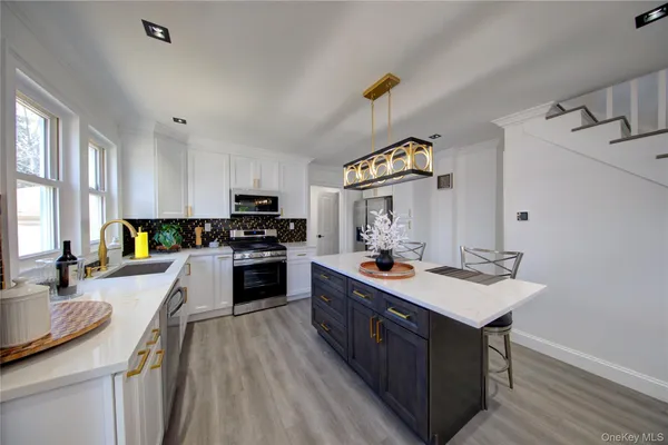 $4,200 | 16 Roosevelt Avenue, Unit 14, Hicksville, NY 11801