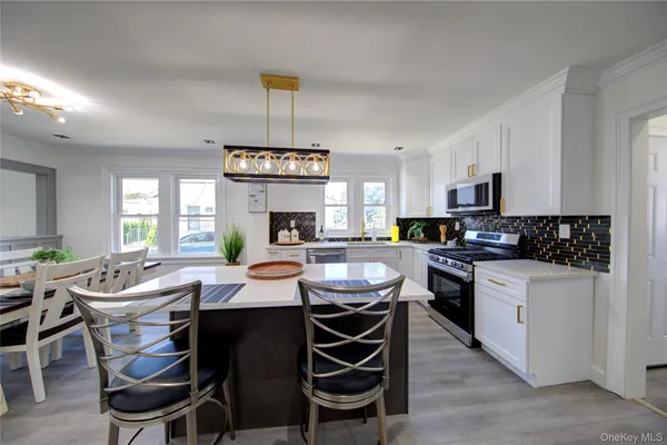 $4,200 | 16 Roosevelt Avenue, Unit 14, Hicksville, NY 11801