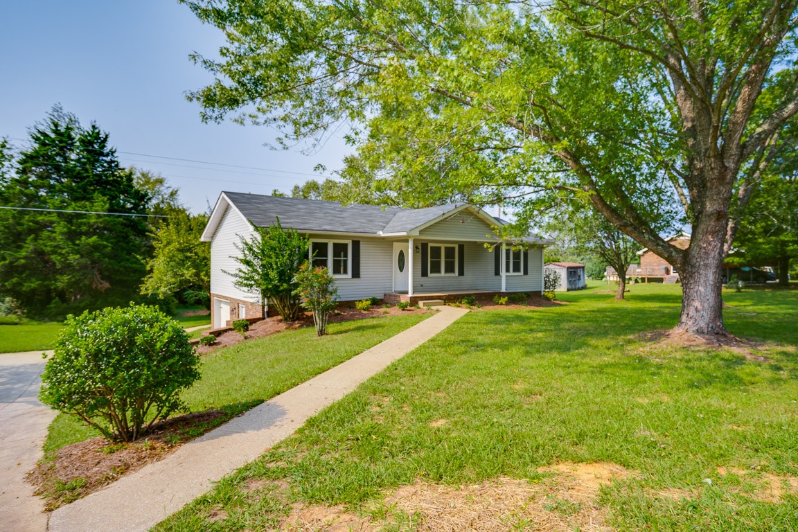 2600 Hinton Road Clarksville, TN 37043 - Photo 1 of 35 Gallery Image 1