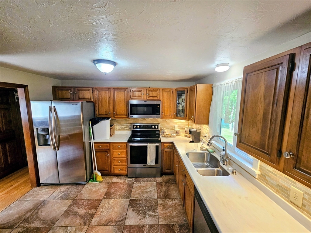 4 Sycamore Drive Rutland, MA 01543 - Photo 11 of 27 Gallery Image 11