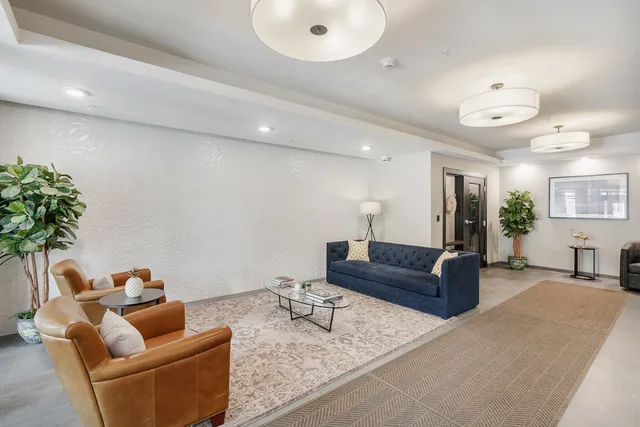 $2,422 | 101 West Liberty Street, Unit 104, Barrington, IL 60010