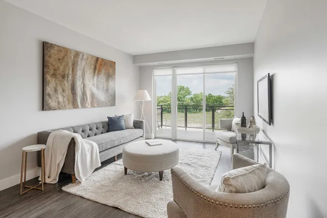 $2,422 | 101 West Liberty Street, Unit 104, Barrington, IL 60010