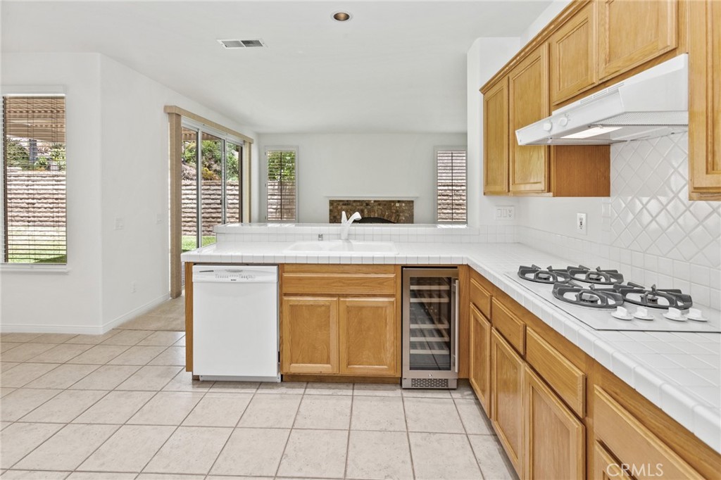 2311 Gillingham Circle Thousand Oaks, CA 91362 - Photo 12 of 71 Spacious Kitchen