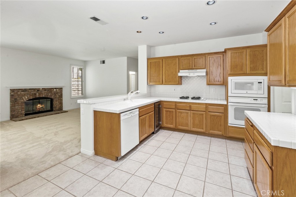 2311 Gillingham Circle Thousand Oaks, CA 91362 - Photo 14 of 71 Spacious Kitchen