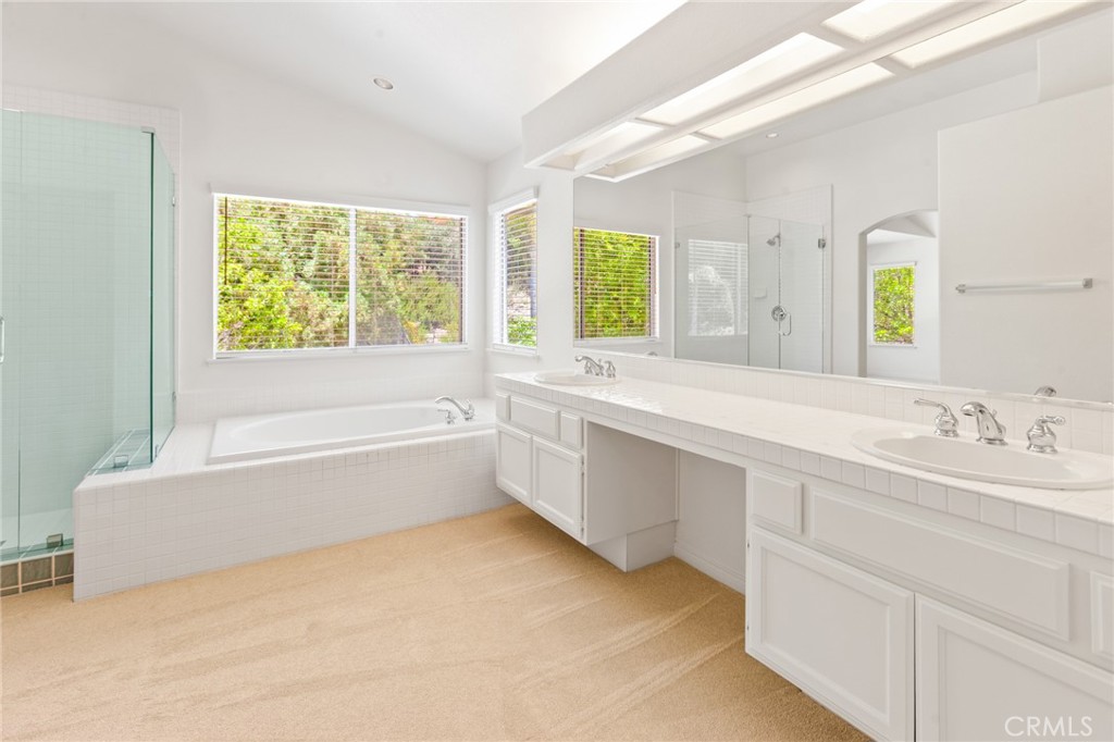 2311 Gillingham Circle Thousand Oaks, CA 91362 - Photo 23 of 71 Primary Bath