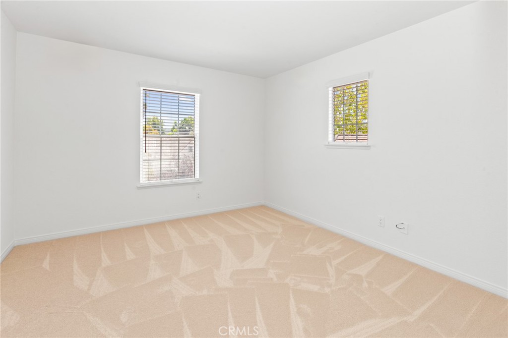 2311 Gillingham Circle Thousand Oaks, CA 91362 - Photo 29 of 71 an empty room with a window