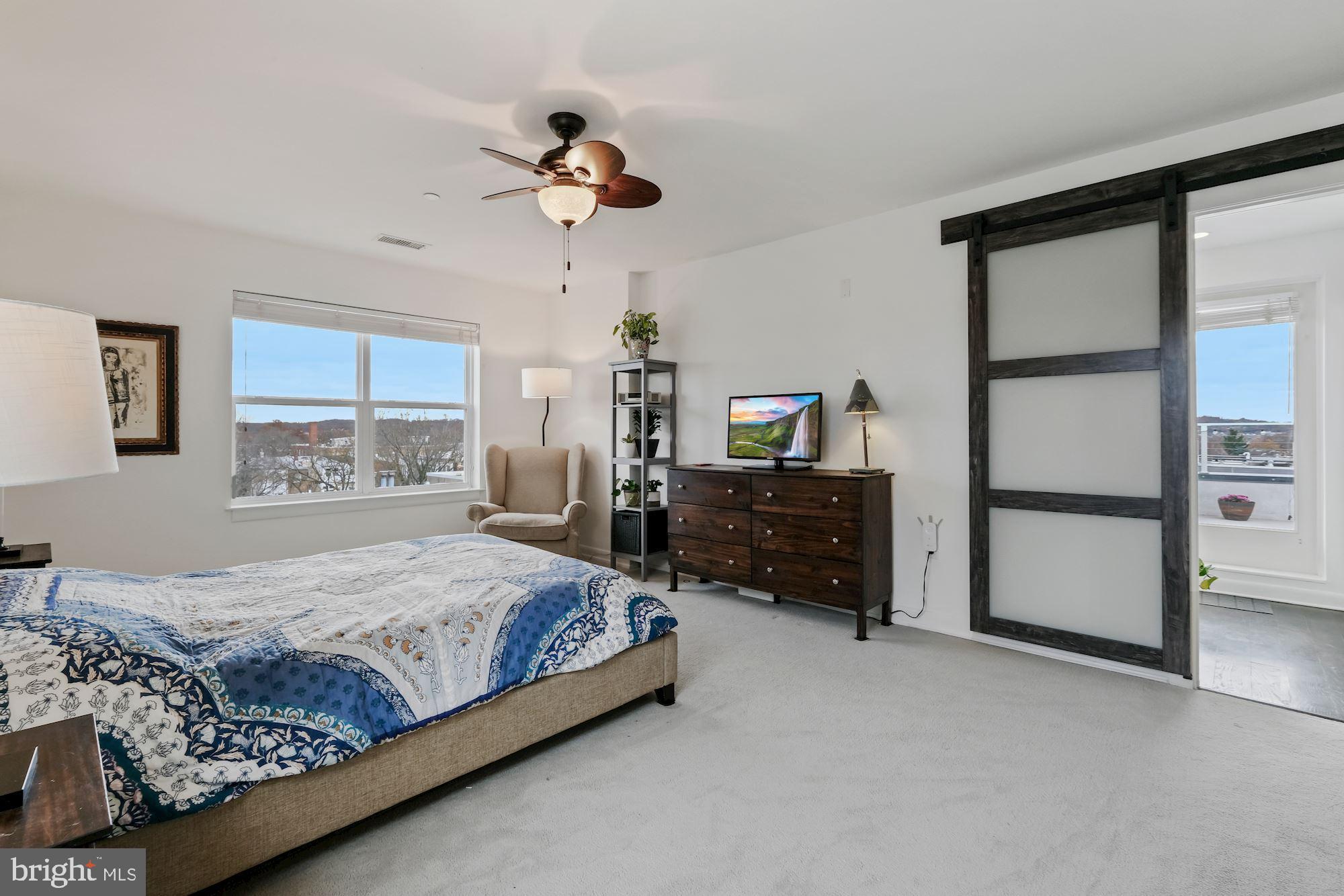 401 15th Street Southeast, Unit 403 Washington, DC 20003 - Photo 17 of 31 Primary Bedroom Suite