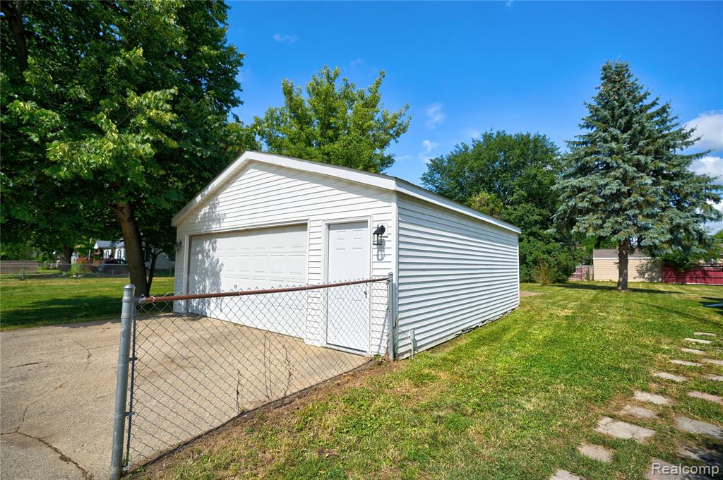 3710 Branch Road Flint, MI 48506 - Photo 7 of 46